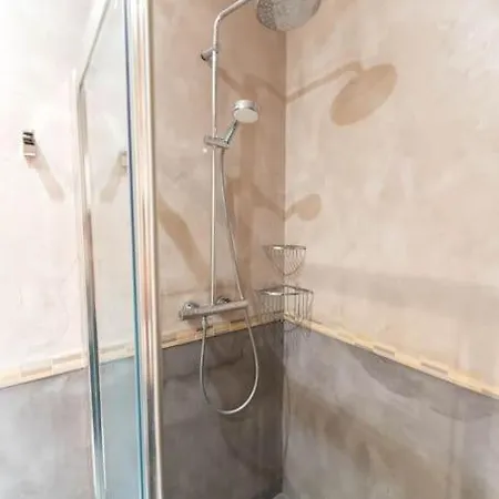 Apartment Superbe Avec Jardin Piscine, Garage