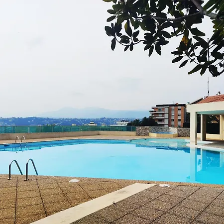 Apartment 2 Bedroom Flat With Terrasse & Car-park Ouest