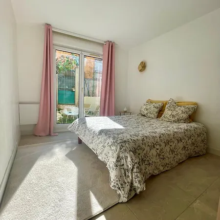 Bel Neuf, Central, Jardinet Et Balcon