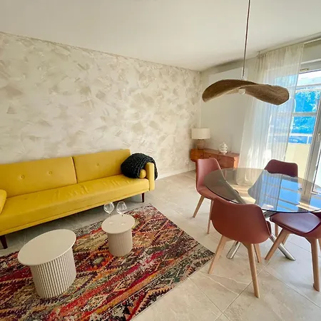 Bel Neuf, Central, Jardinet Et Balcon Apartment *