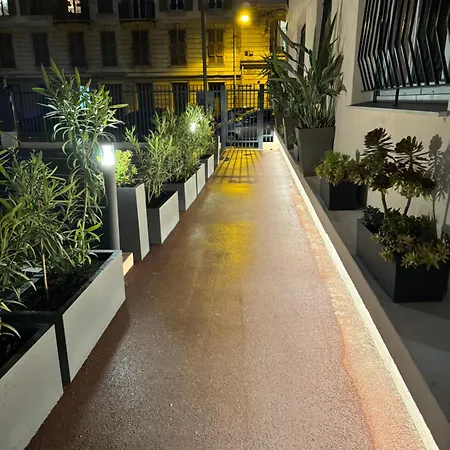 Apartment Terrasse A Ciel Ouvert, 200m De La Place Du Pin Et 700 Metres Du Port *