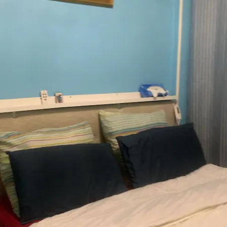 Homestay In Centre & 50m To -- Located In A Beautiful With Seaview Balcony