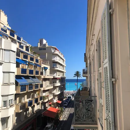 In Centre & 50m To -- Located In A Beautiful With Seaview Balcony Homestay *