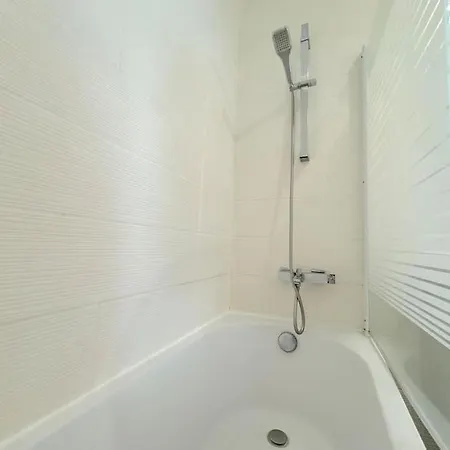 Magnifique 2p, 600m De La Plage, Balcon Et Clim Apartment Nice