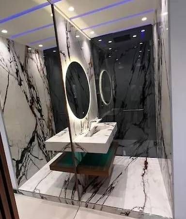 De Luxe Apartment *