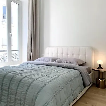 Luxuriously Furnished Bright Newly Renovated Oasis Apartment Nice