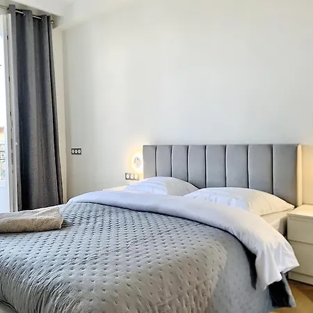 Bright, Newly Renovated Appartement