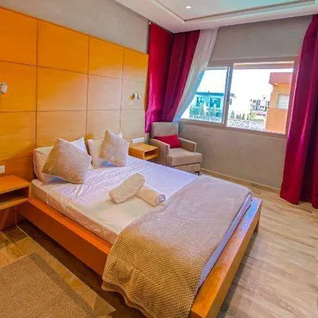 De Luxe Capitaine Hotel
