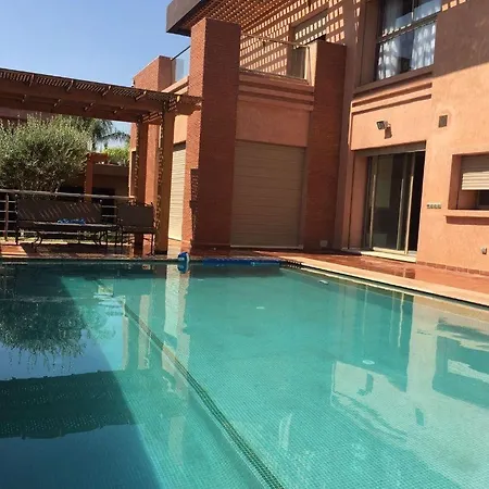 De Luxe Capitaine Hotel *