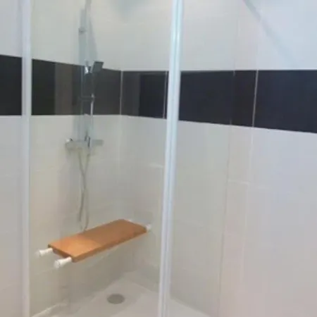 Apartment Luxury 2 Bed Sleeps 4, A/c - Center Nice
