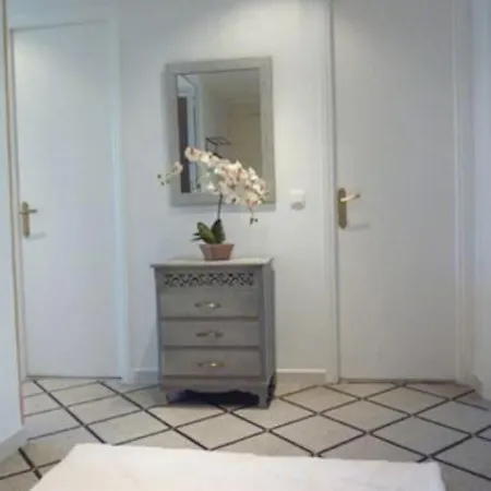 Luxury 2 Bed Sleeps 4, A/c - Center Apartment Nice