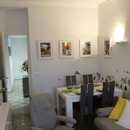 Luxury 2 Bed Sleeps 4, A/c - Center Nice