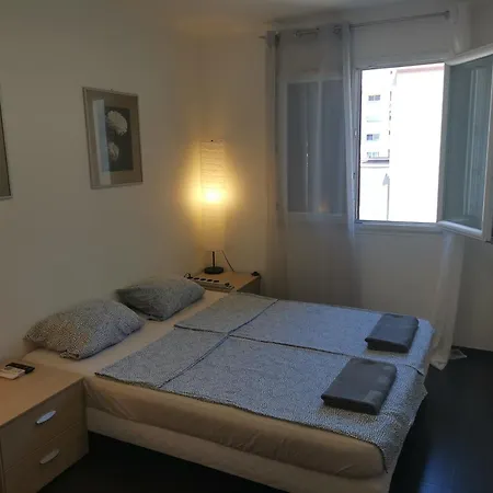The - 3 Rooms, 3air Cond, 3tv, 3fans, 2 Wc, Wifi Everywhere 5min Aeroport, Train, Beach, 1min Tram, 15 Min Centre, Port, Parking Possible Appartement Nice