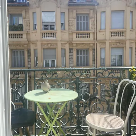 In Centre & 50m To -- Located In A Beautiful With Seaview Balcony Homestay