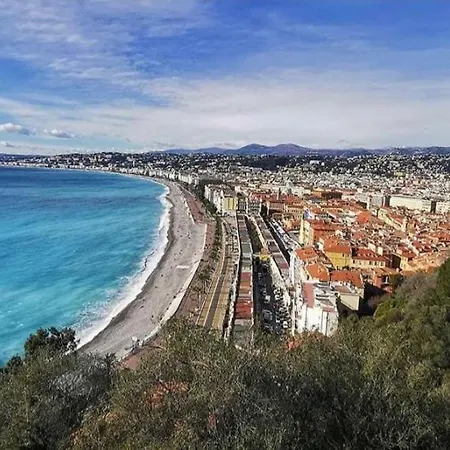 Grand Apt Calme Clair Central Et Contemporain Apartment
