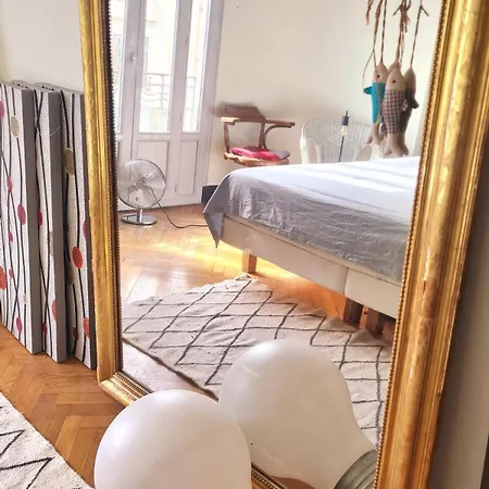 Grand Apt Calme Clair Central Et Contemporain Apartment
