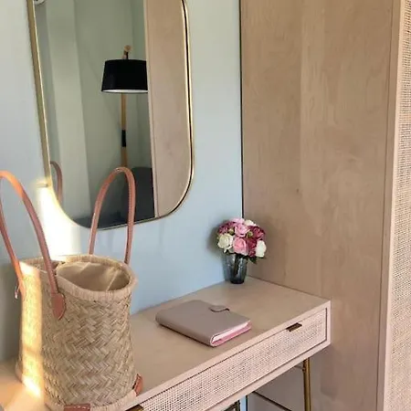 Charming With Terrace Apartment *