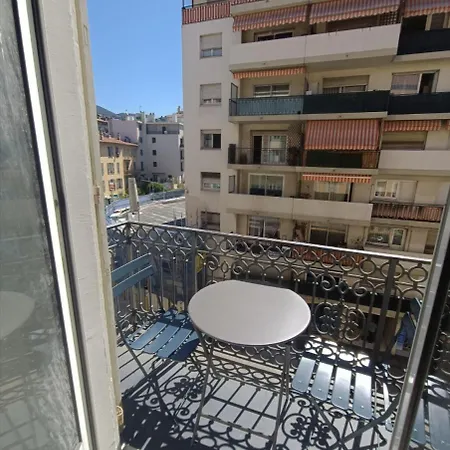 Port, Newly Renovated Cosy 55m2 Apartment