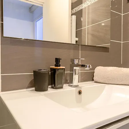 Apartment Le Carina By Interhome *