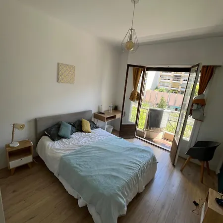Spacieux 2 Minutes De La Apartment