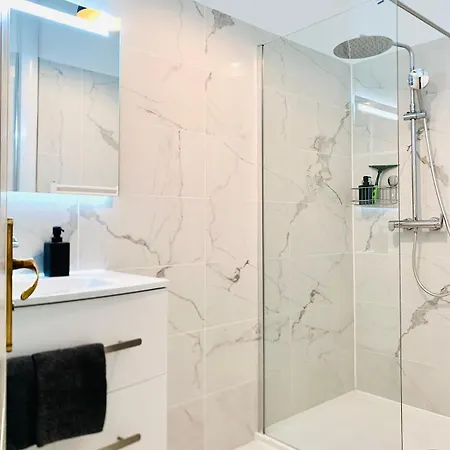 Appartement Chic & Spacious Getaway In - 10min To