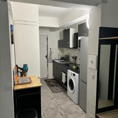 à - 10 Min De La *