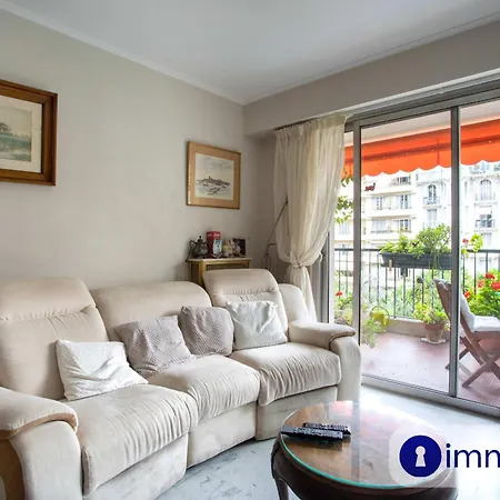 Air-Conditioned Studio 5 Minutes From The Beach And Shops Apartment