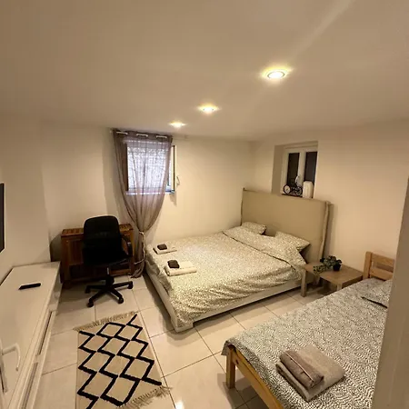 Appartement Jolie Proche Et Aéroport Salon Avec Cuisine