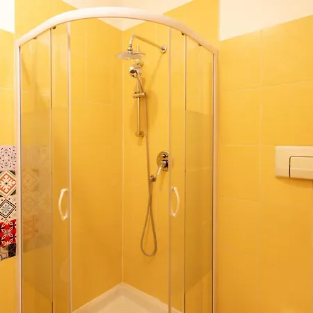 Apartment #13 Staywizus - Orange Ac Wifi Balcony 3mins Walk Sea Front *