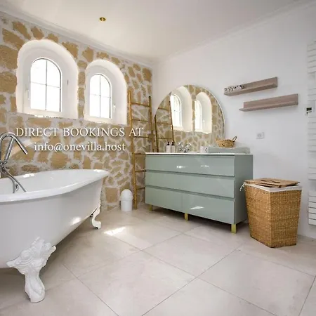 Luxury In Holiday home