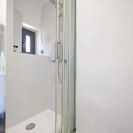 2 80m2 Jusqu'à 6 Personnes Carré D'or *