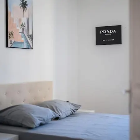 2 80m2 Jusqu'à 6 Personnes Carré D'or *