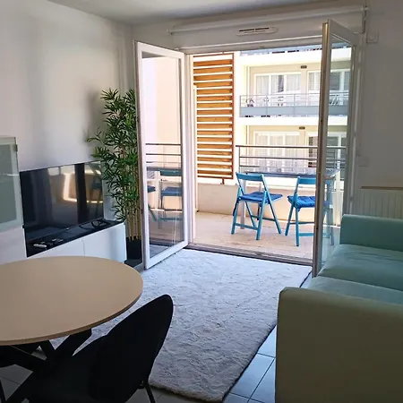 Beautiful T2 With Balcony In Apartment