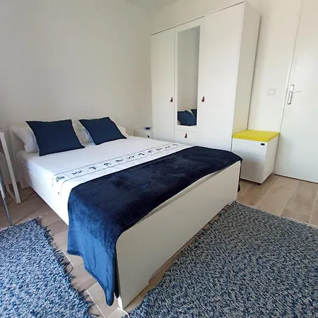 Private In Renovated - Tram 1 Min Walk Nice
