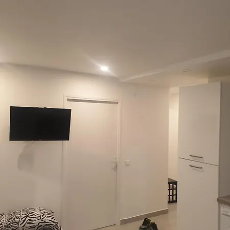 Renove 2023 Proche Aeroport 5min, Gare Sncf 2 Min, Tramway Au Pied De L'immeuble , Parking Possible, Renovated 2023 Near The Airport 5 Min, Train Station 2 Min, Tram Next To The Building 1 Min, Parking Possible Appartement *