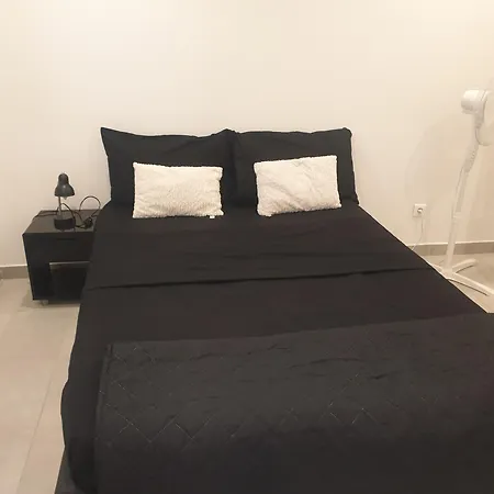Appartement Renove 2023 Proche Aeroport 5min, Gare Sncf 2 Min, Tramway Au Pied De L'immeuble , Parking Possible, Renovated 2023 Near The Airport 5 Min, Train Station 2 Min, Tram Next To The Building 1 Min, Parking Possible Nice