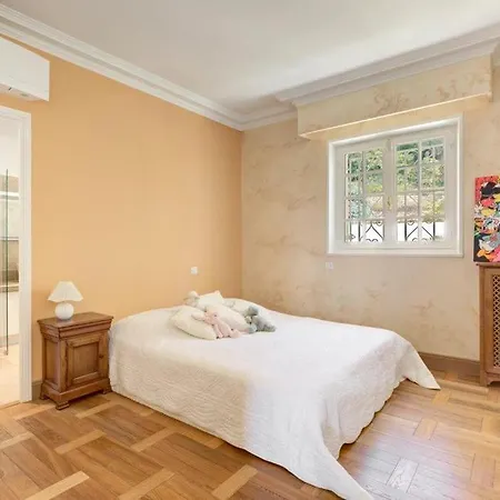 Seniff In Villa Nice