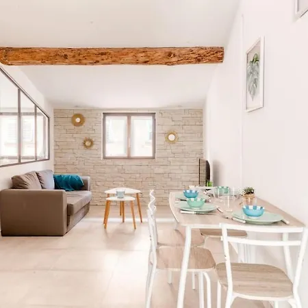 Apartment Superbe En Plein Coeur Du Vieux ! *