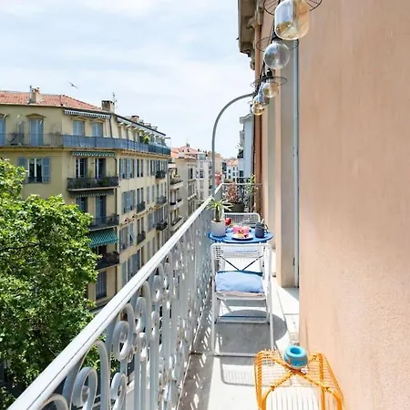 #27 Staywiz Us - Urban Ac 2 Bedrooms 10mins Walk Sea&old Town