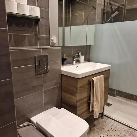 Apartment 2 Pieces A 2mn De La Mer, Climatise, Wi-fi, 4 Pers *