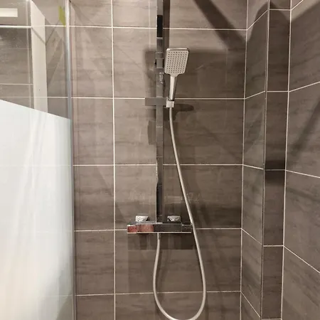 Apartment 2 Pieces A 2mn De La Mer, Climatise, Wi-fi, 4 Pers *