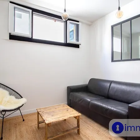 Air-Conditioned Apartment Near The Liberation Neighborhood *