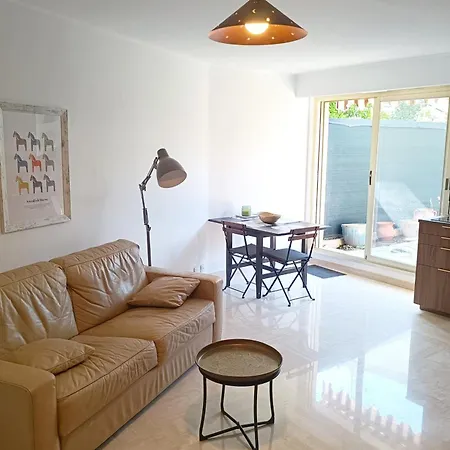Refurbished With Terrace And Garden Appartement