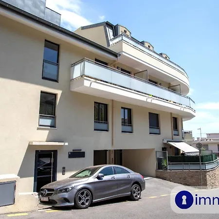 T3 Air-conditioned Apartment *