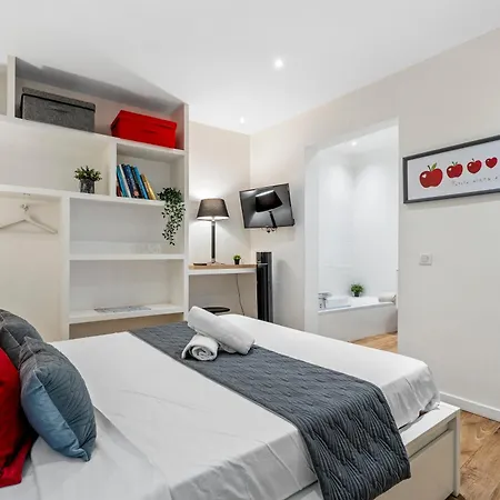 Renting - Rossetti - Modern Haven Heart Of Old Appartement *
