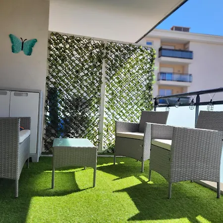 Appartement Beau Studio, Terrasse, Proche Tramway *