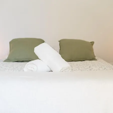 06bz - Modern In The Heart Of The Port Apartment
