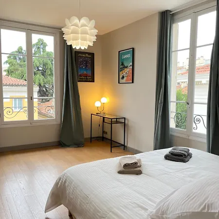 4 Chambres. French Riviera Appartement
