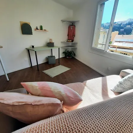 Séjour chez l'habitant La 3, Climatisée Ac, Cuisine Privée, Calme