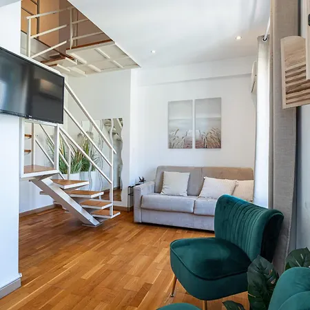 Massena Street - 1 Bdr Duplex With Ac & Parking Appartement